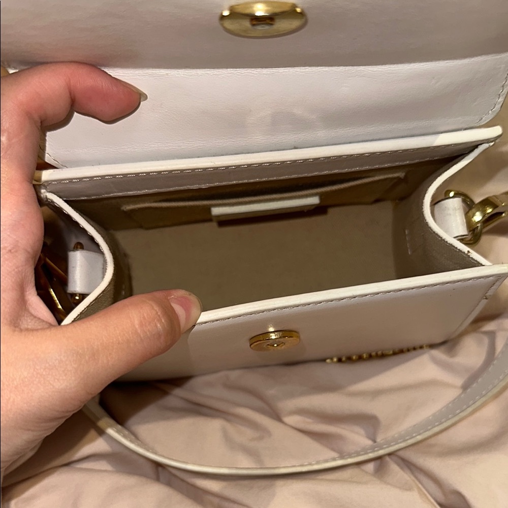 Jacquemus White Mini Bag with Sleek Design - Picture 3 of 4